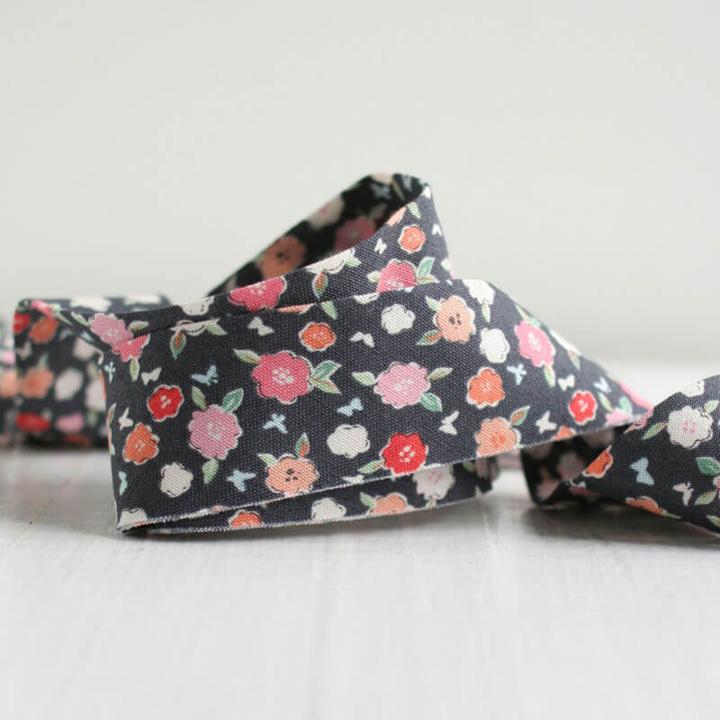 Bessie-Pearl-Midnight-Flowerbeds-Closeup